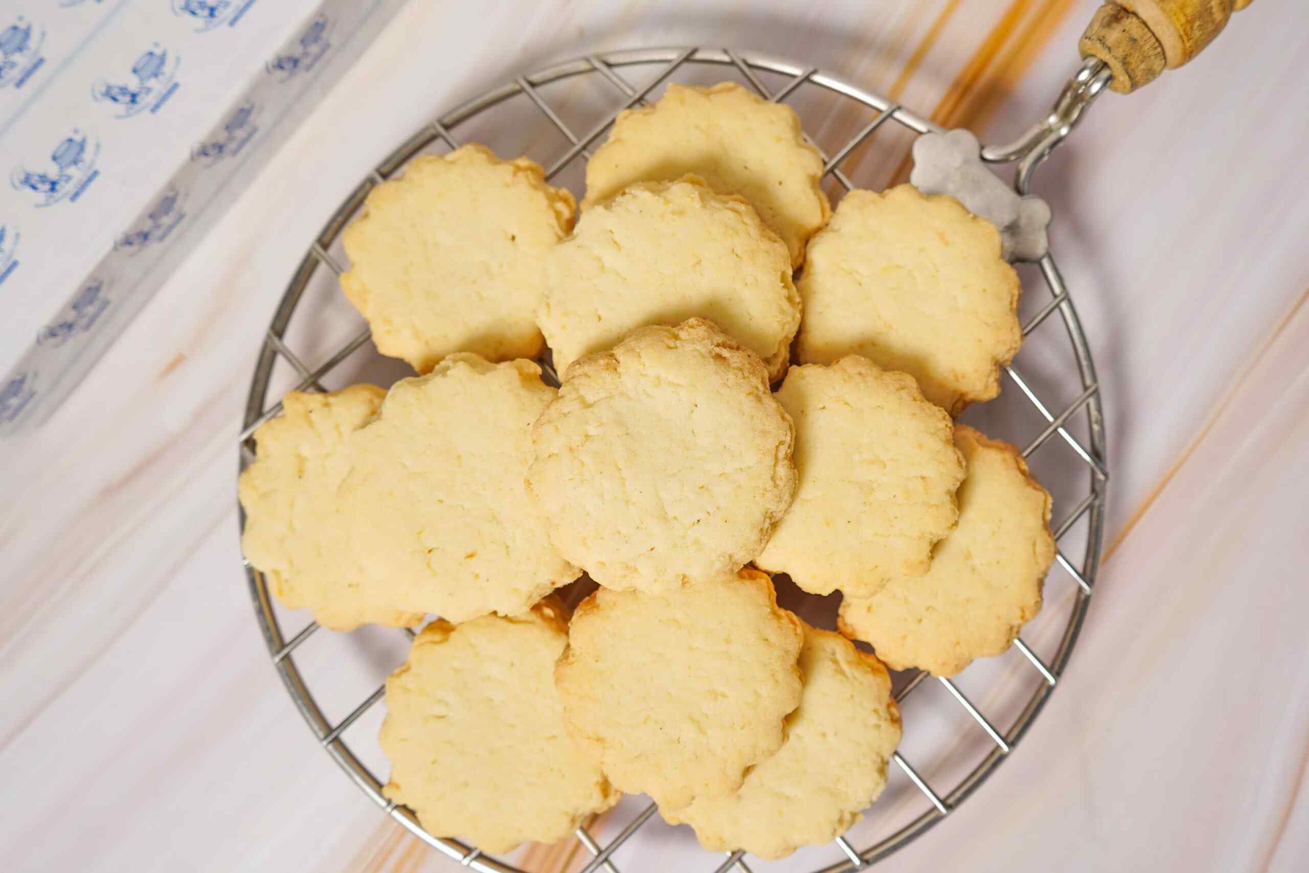 kayani-bakery-coconut-biscuits-tropical-crunchy-buttery-delight